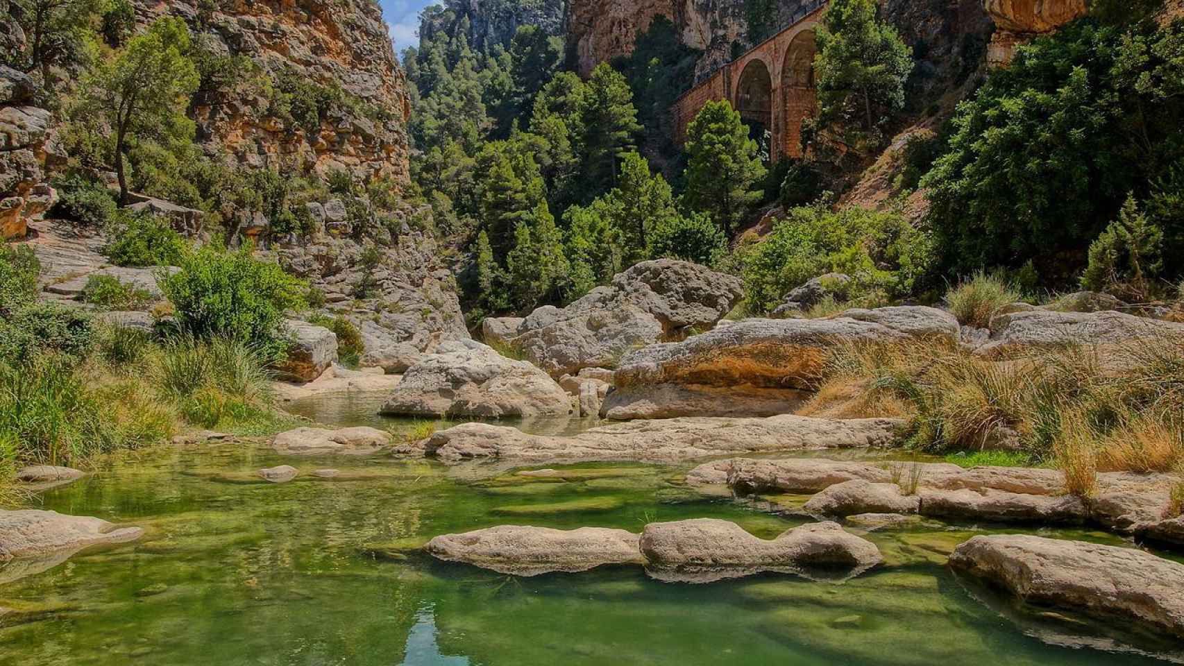 La Fontcalda es una de las piscinas naturales que se pueden encontrar en Cataluña / WIKIMEDIA COMMONS - DagafeSQV