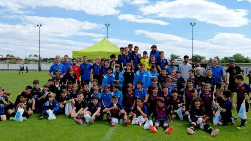 Algunos de los participantes en el torneo solidario de fútbol base que recogió alimentos para las familias necesitadas / FBV