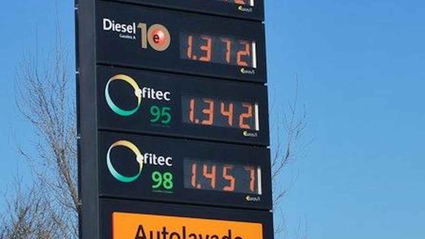 Una foto de archivo de los precios y nombres de la gasolina actual