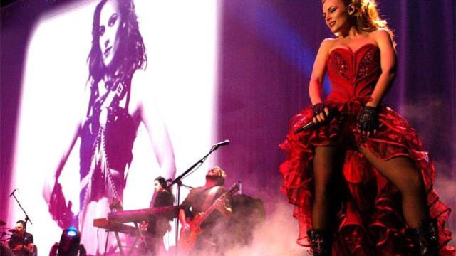 Edurne, actuando en el Palau Sant Jordi Club
