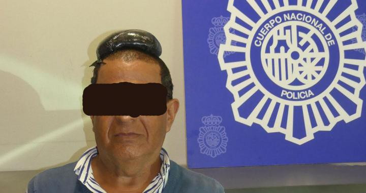 El detenido con la droga en la cabeza / POLICÍA NACIONAL