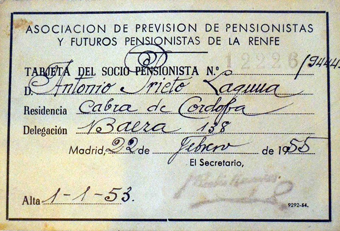 Carnet de socio pensionista de un ferroviario de Cabra de los años 50 / MUSEO DEL TREN DEL ACEITE