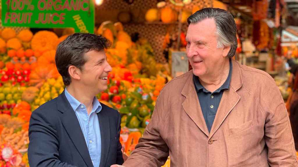 Jordi Mas y Salvador Capdevila en el mercado de la Boqueria de Barcelona / BOQUERIA - INTERMEDIA