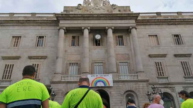 Unos 200 trabajadores de Acciona Facility Services se manifiestan en la plaza Sant Jaume de Barcelona / EP