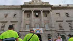 Unos 200 trabajadores de Acciona Facility Services se manifiestan en la plaza Sant Jaume de Barcelona / EP