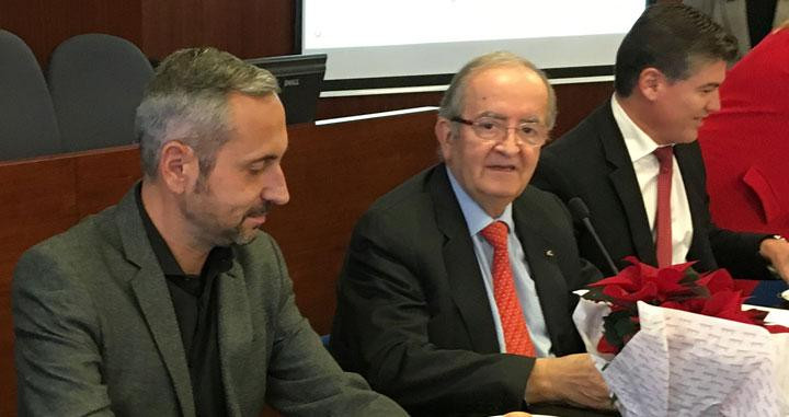 El presidente de Pimec, Josep González (c), junto al secretario general, Antonio Cañete (d), y el representante del comité ejecutivo Miquel Camps (i) / CG