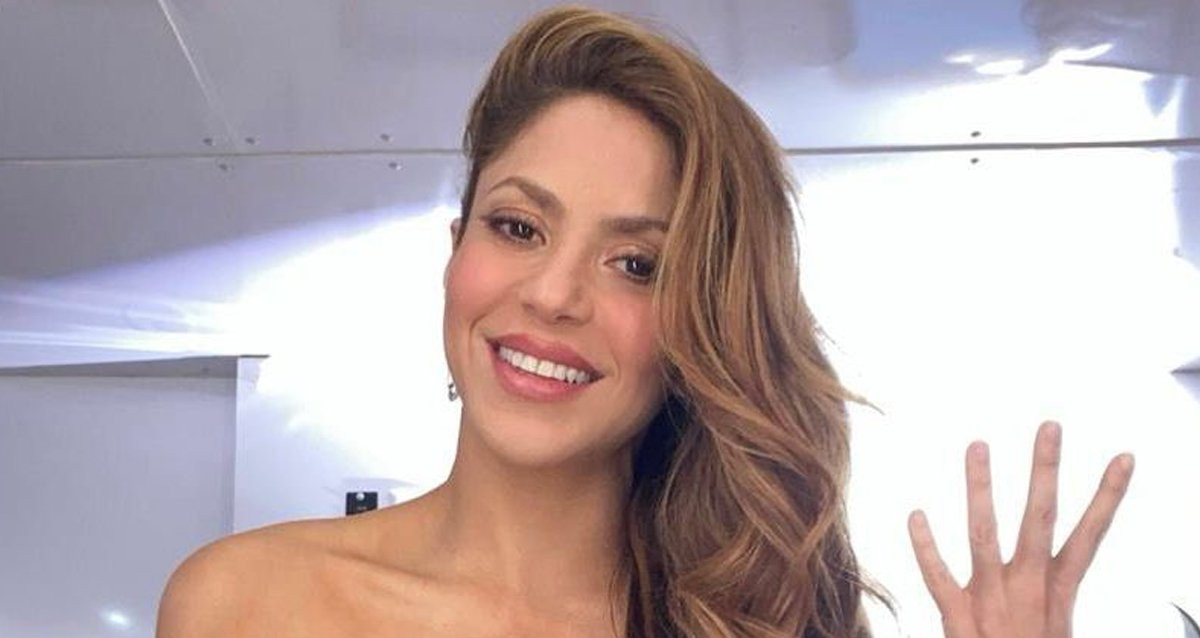 Shakira, haciendo el gesto con los dedos de los cuatro goles anotados del Barça contra el Madrid / Redes