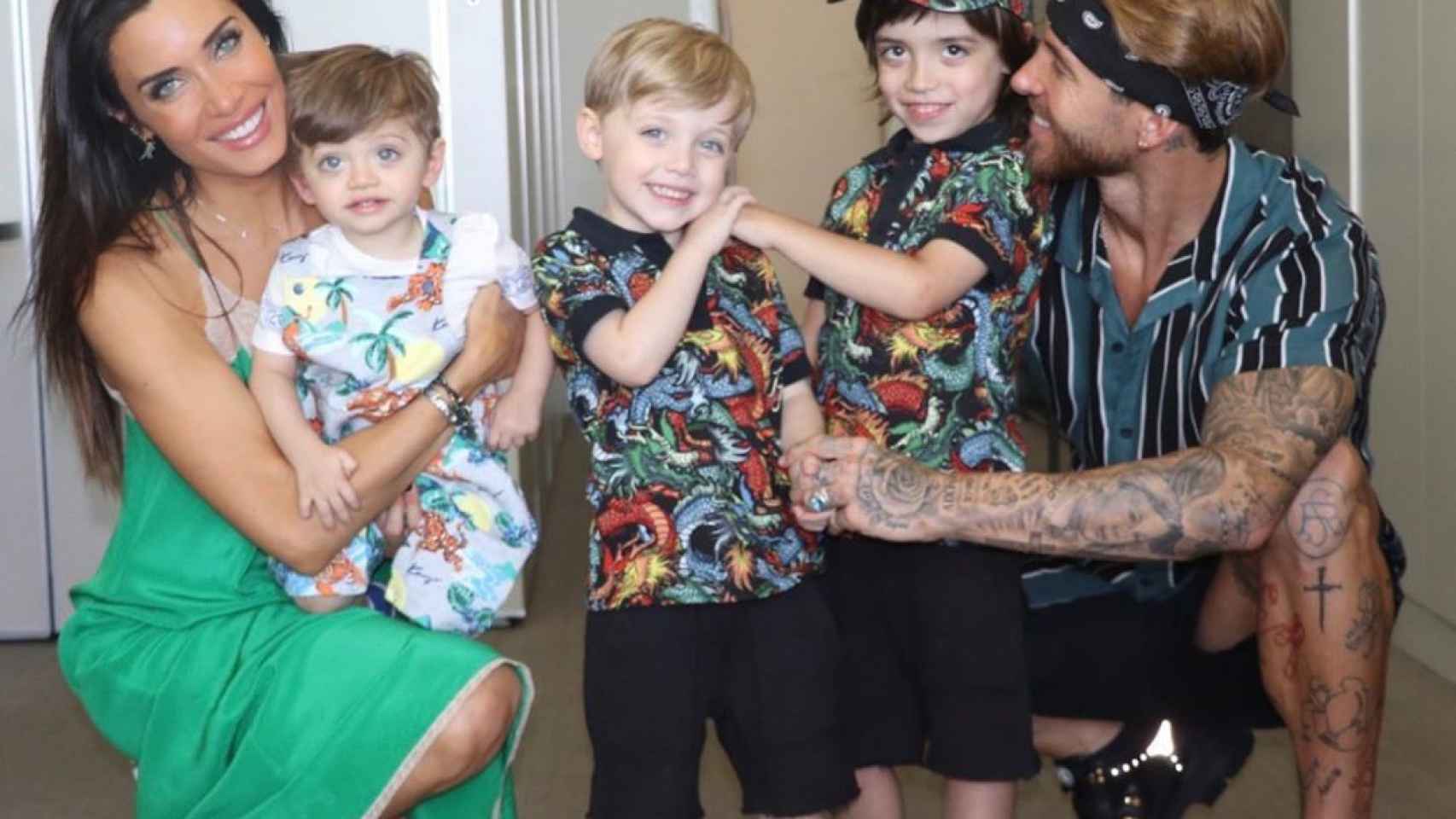 Sergio Ramos y Pilar Rubio con sus hijos en Egipto