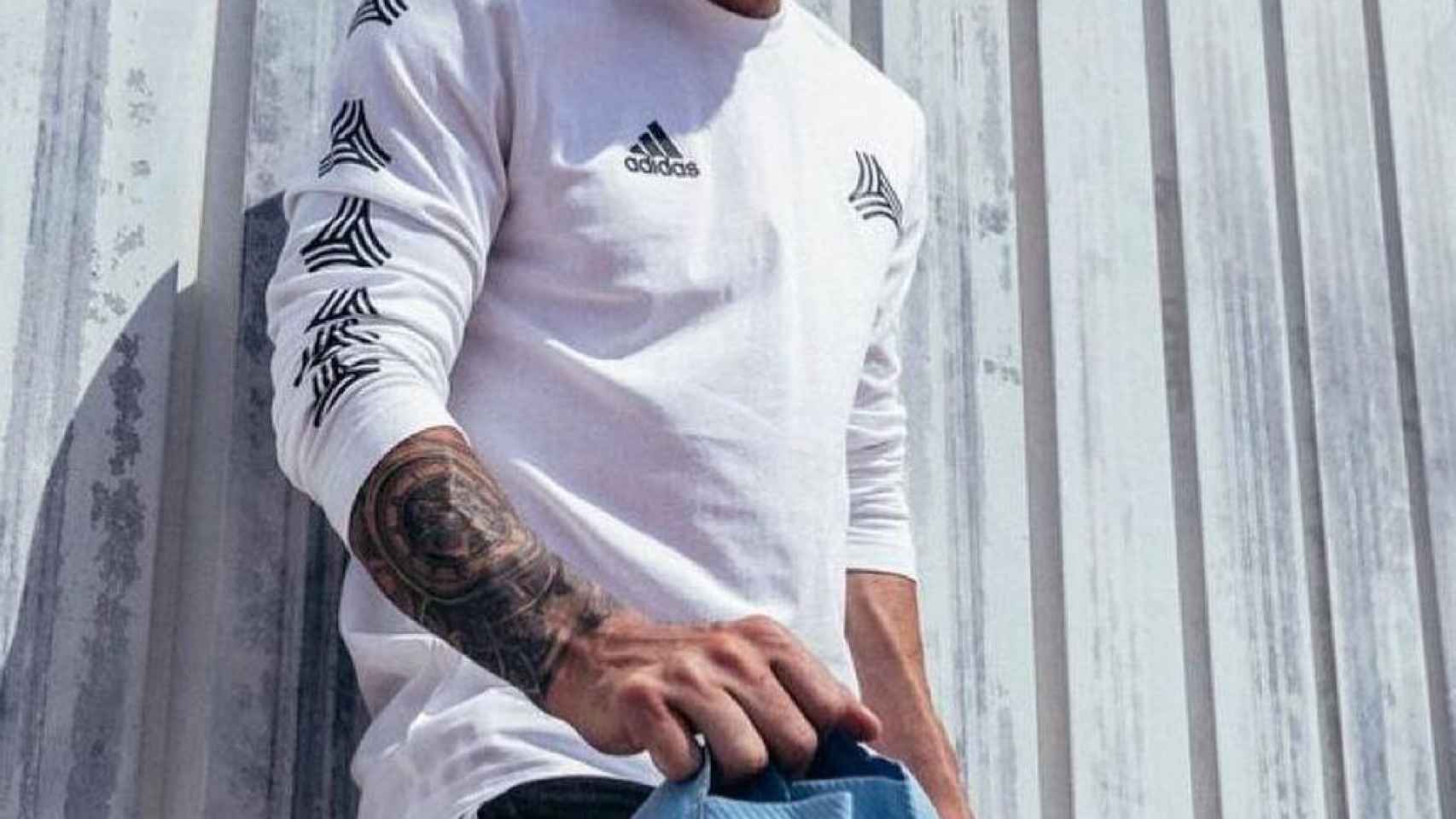 Leo Messi enseña sus nuevas zapatillas