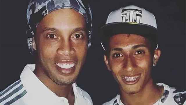 Raphinha y Ronaldinho, juntos en una foto de 2014 / REDES
