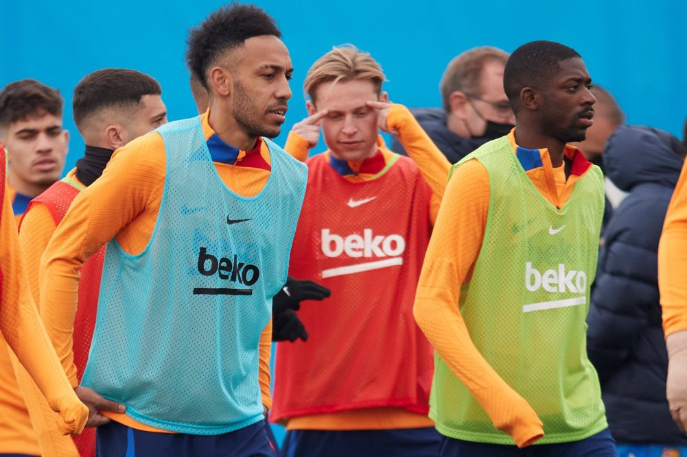 Ousmane Dembelé y Aubameyang, durante un entreno con el Barça / EFE