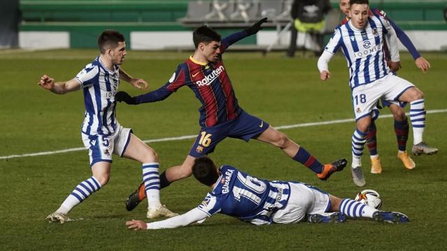 Pedri jugando contra la Real Sociedad en la Supercopa / EFE