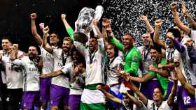 Los jugadores del Real Madrid, levantando la Champions en Cardiff | EFE