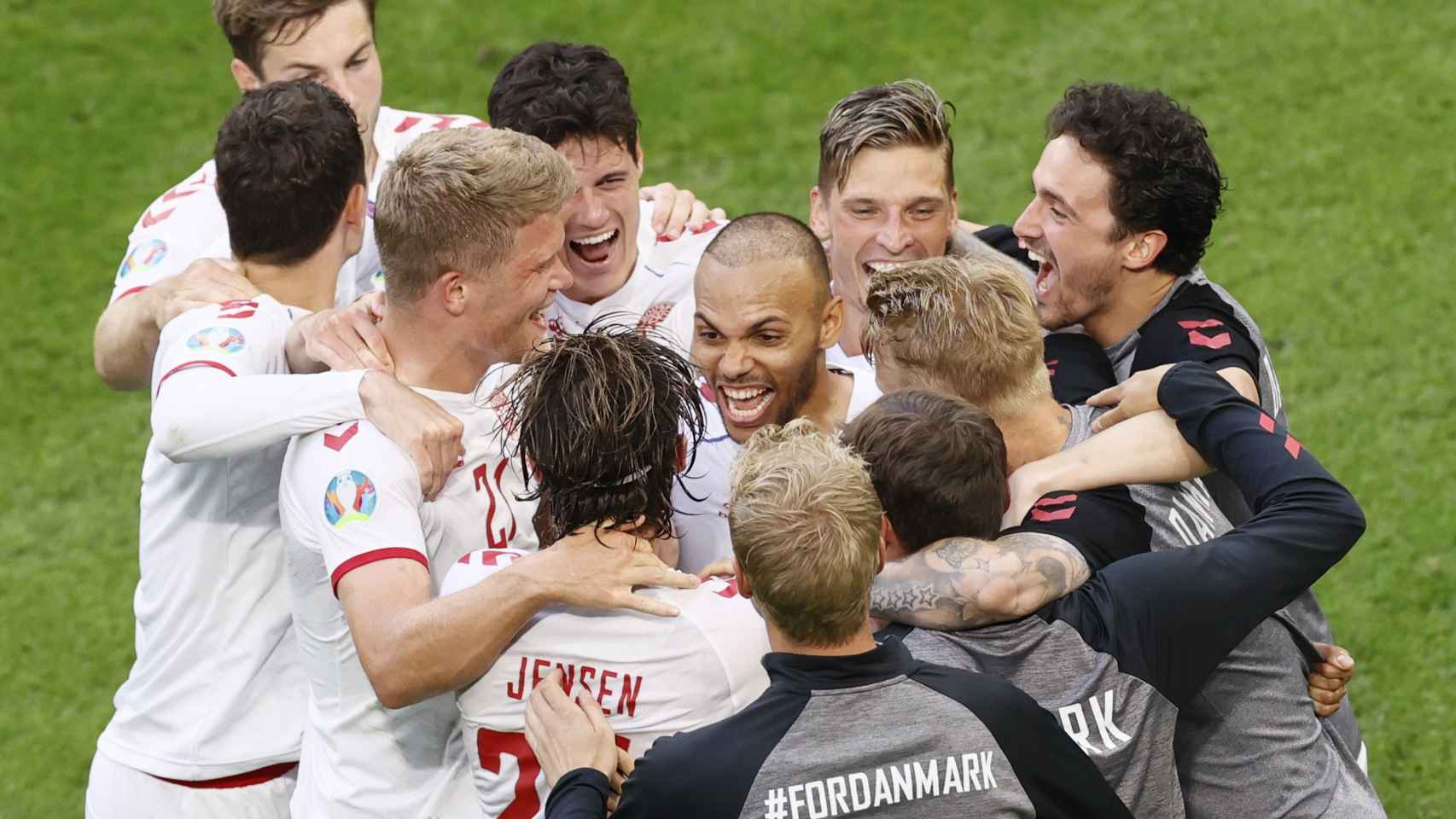 Martin Raithwaite celebra su gol contra Gales en los octavos de final de la Eurocopa / EFE