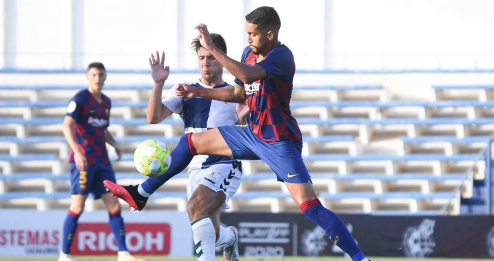 Una acción del partido entre el Barça B y el Sabadell | FCB