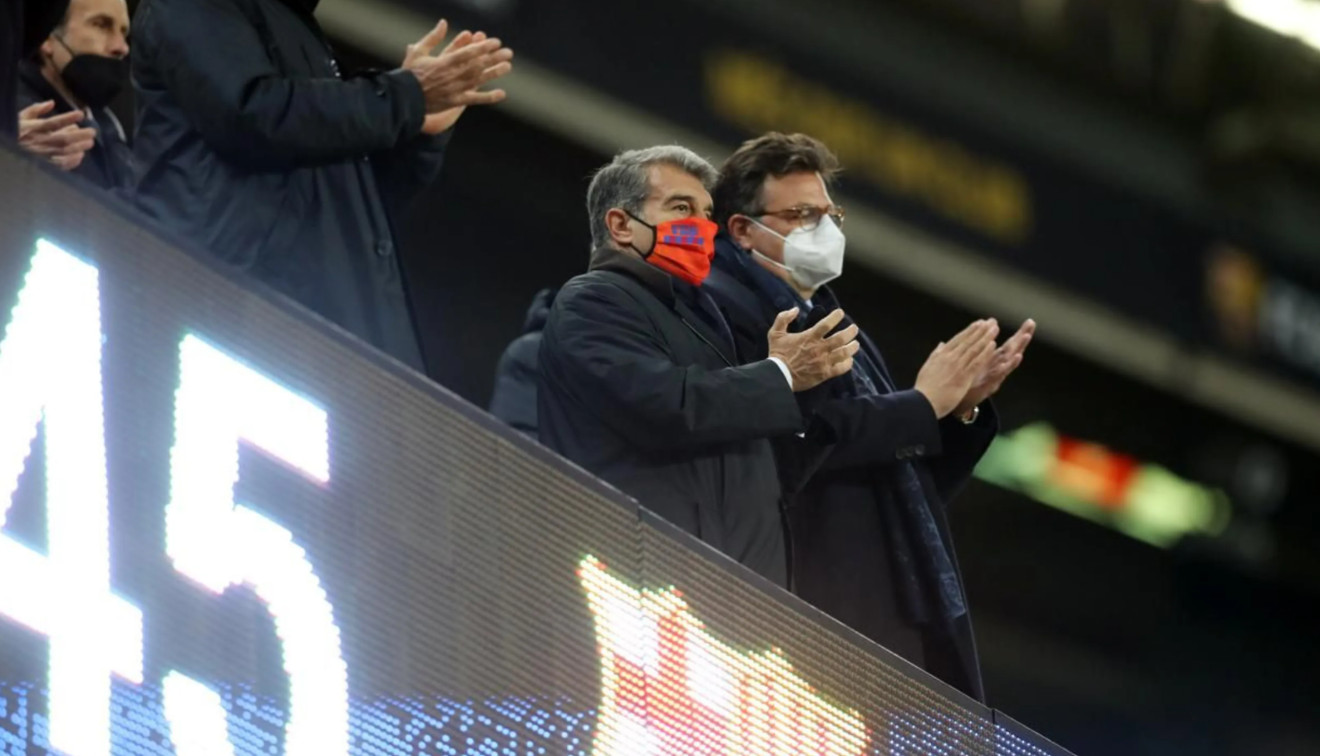 Laporta en el palco del Camp Nou contra el Huesca / FC Barcelona