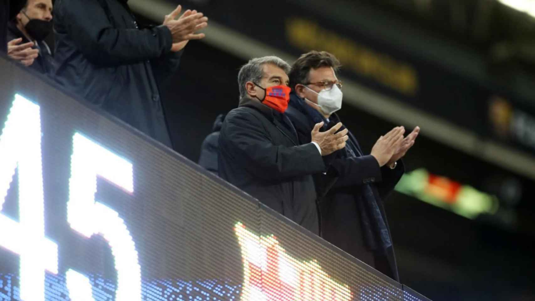 Laporta en el palco del Camp Nou contra el Huesca / FC Barcelona