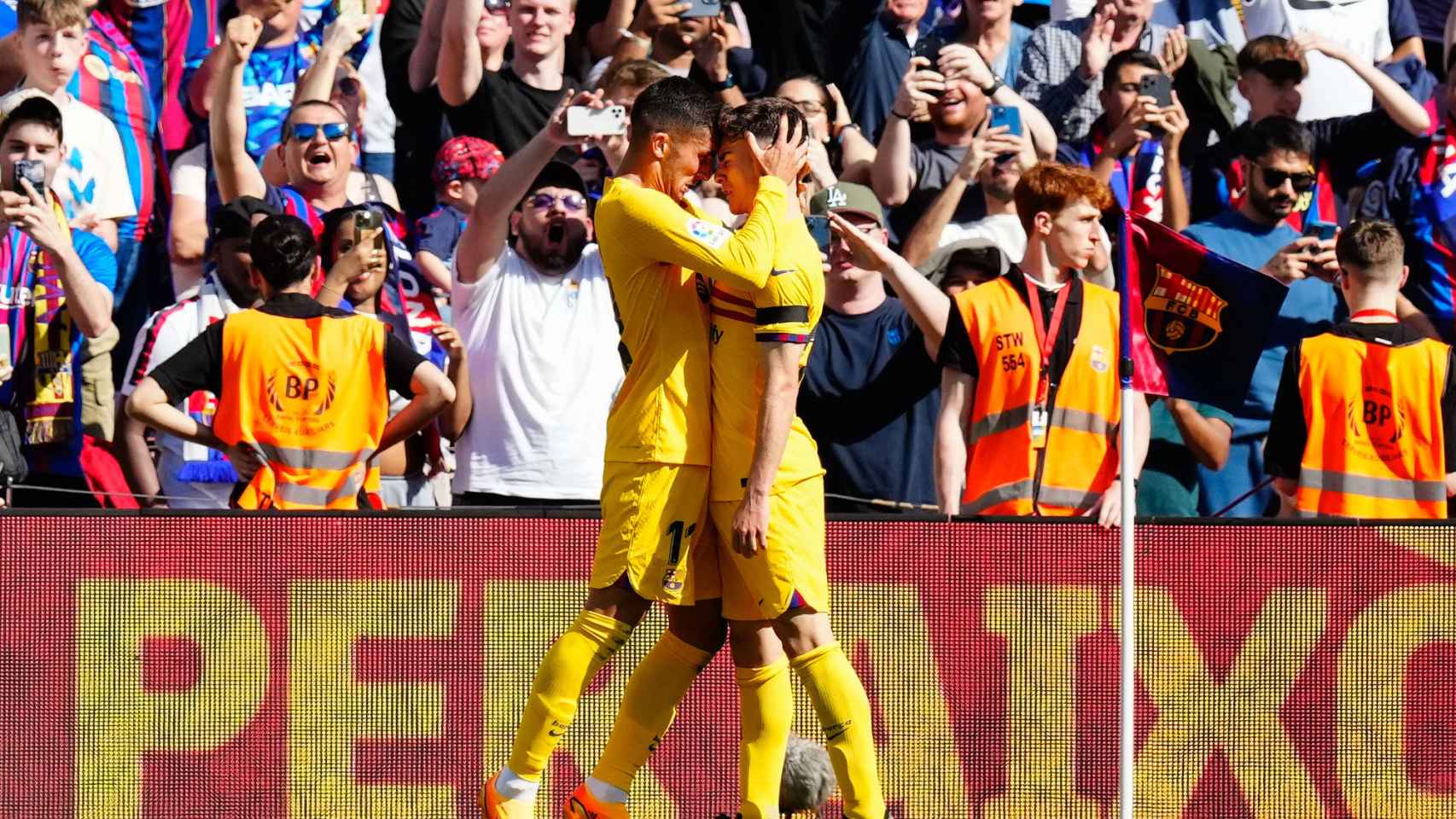 Ferran Torres y Gavi, celebrando el gol contra el Atlético de Madrid / EFE