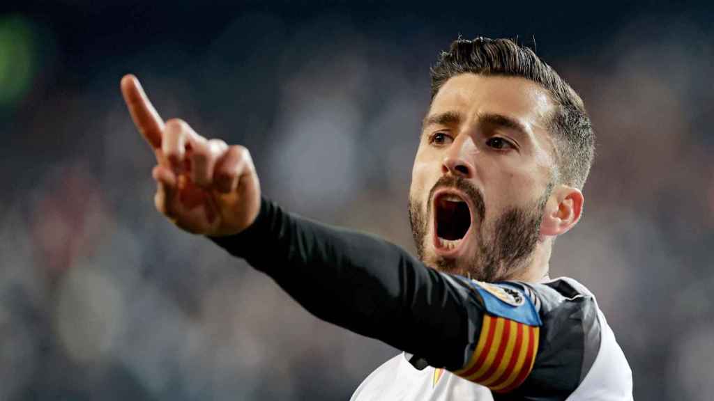 José Luis Gayà, durante el partido de Liga entre el Valencia y el Sevilla / EFE