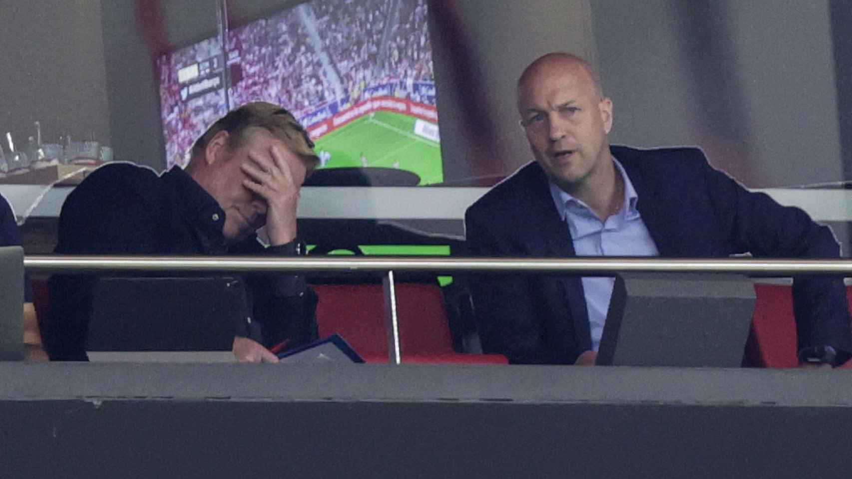 Koeman y Jordi Cruyff en el palco del Wanda / Redes