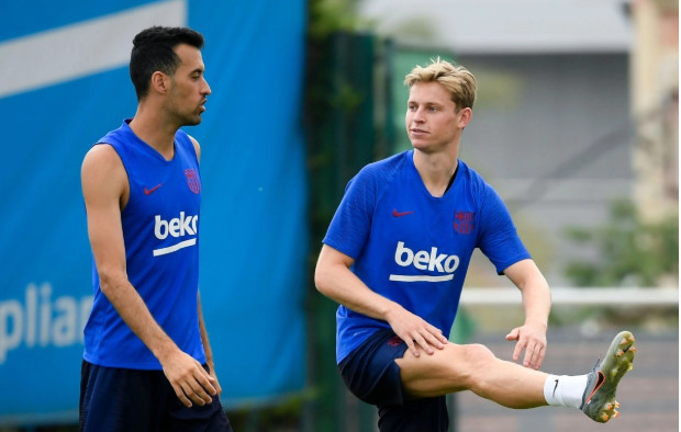 De jong todavía tiene que aprender mucho de Busquets / FCB