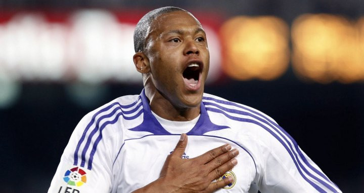 Julio Baptista celebra su gol en el Barça-Madrid de 2007 / EFE