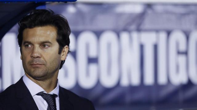 Solari en el banquillo del Real Madrid en su visita a Melilla / EFE