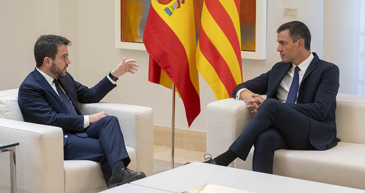 El presidente de la Generalitat de Cataluña, Pere Aragonès, con el presidente del Gobierno, Pedro Sánchez, en una reunión en Moncloa / EUROPA PRESS