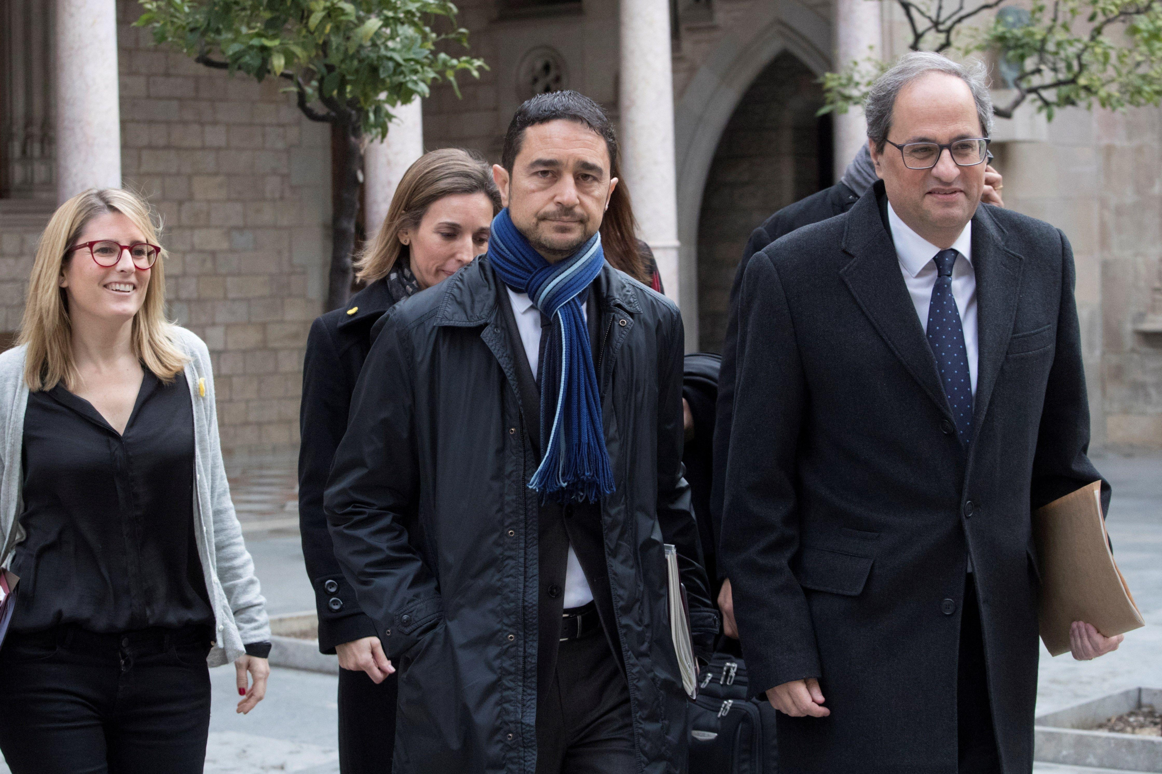 Quim Torra, junto a Elsa Artadi y los consejeros Damià Calvet y Àngels Chacón  / EFE