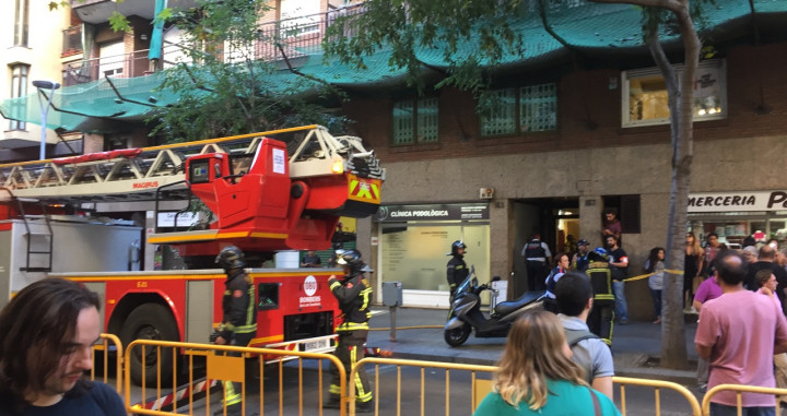 El incendio en calle Sardenya con Casp en la tarde del miércoles / CG