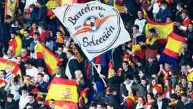 Activistas de BCN por la Selección durante un partido de La Roja / Cedida