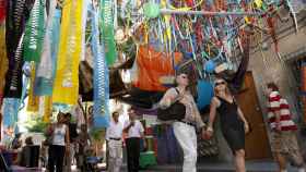 Una calle de Gràcia durante las fiestas en una imagen de archivo / EFE