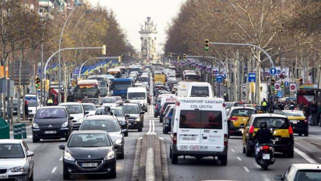 Tráfico en el centro de Barcelona durante el puente de Sant Joan / CG