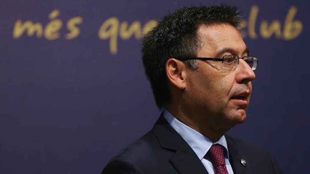 El presidente del FC Barcelona, Josep Maria Bartomeu, durante la rueda de prensa que ha ofrecido esta tarde en el Camp Nou, tras la reunión ordinaria de la Junta Directiva del club / EFE