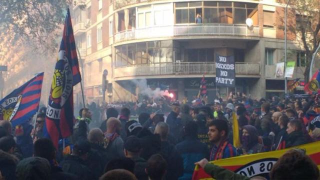 Los Boixos Nois, camino del clásico en el Camp Nou / CG