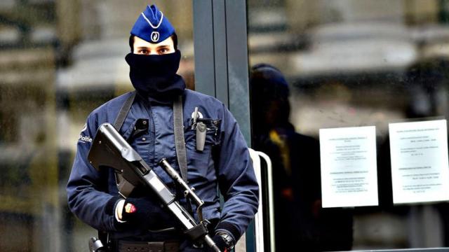 Las fuerzas de seguridad han detenido a dos presuntos terroristas.