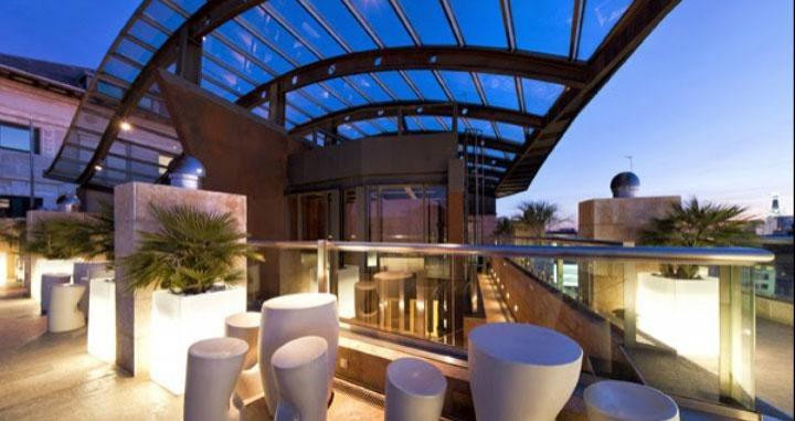 Terraza del Hotel Urban en Madrid / HOTEL URBAN