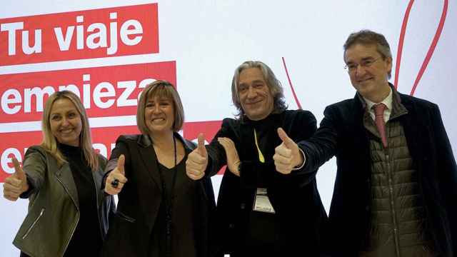 Núria Marín posa junto Eduard Torres, Xavier Mercé y Eva Menor, en Fitur / YOLANDA CARDO