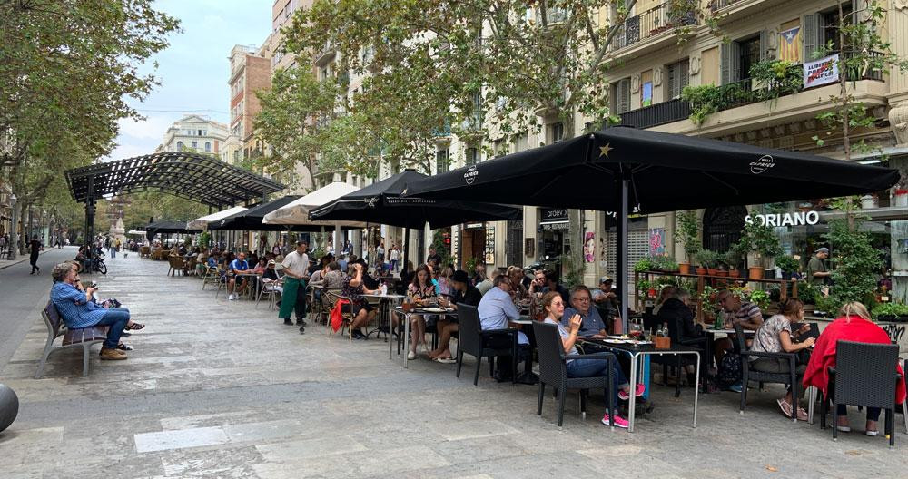 La vuelta de la actividad en la hostelería ha sido clave para la bajada del paro registrado / CG