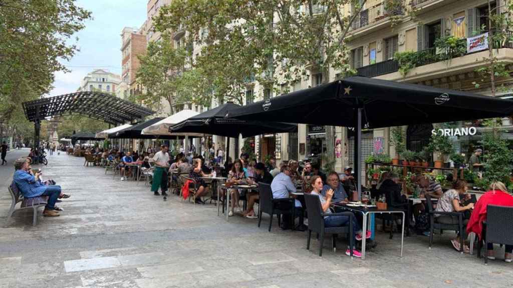 La vuelta de la actividad en la hostelería ha sido clave para la bajada del paro registrado / CG