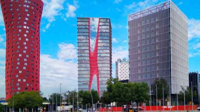 El nuevo hotel Hampton by Hilton (d) en L'Hospitalet de Llobregat, junto a Barcelona / Cedida