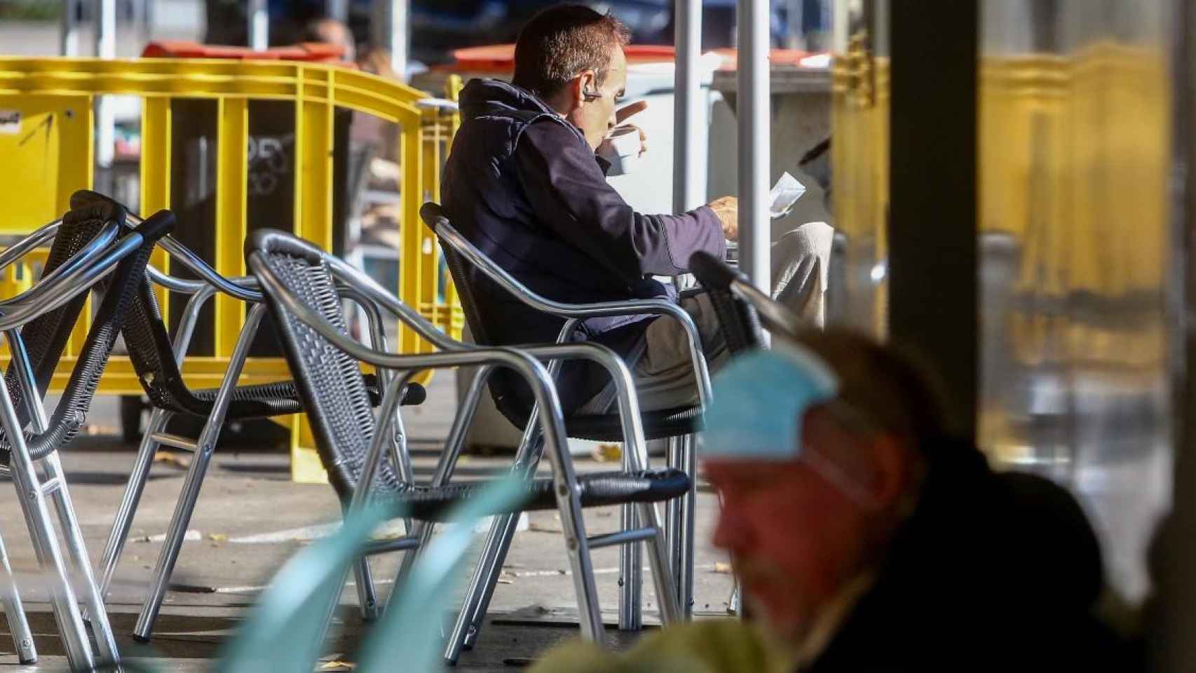 Terraza de un bar durante la pandemia del Covid-19 / EP