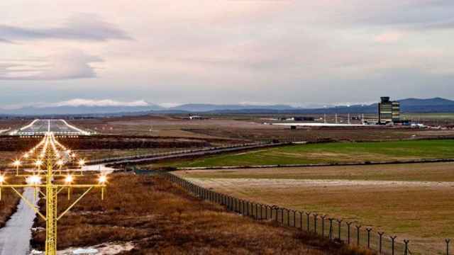 Vista del aeropuerto de Lleida-Alguaire, el mayor de Aeroports, que aún no ha podido estrenar el invierno a causa de la niebla / CG