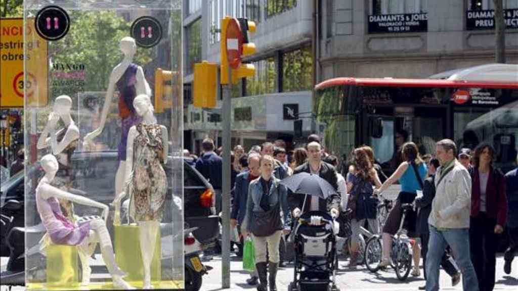 Imagen del Paseo de Gracia de Barcelona lleno de personas / CG