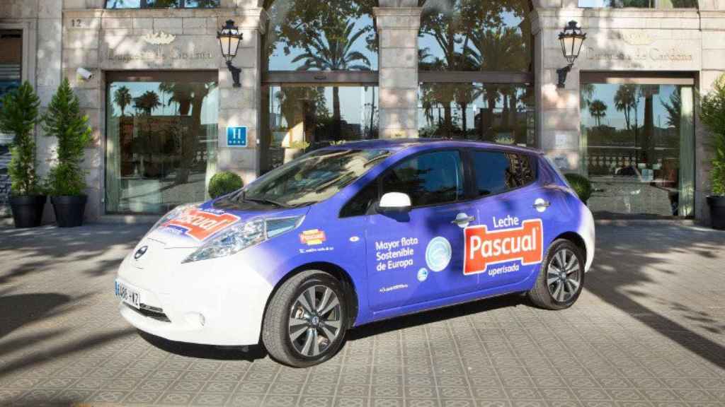 Vehículo eléctrico de Calidad Pascual en el hotel Duquesa de Cardona de Barcelona.