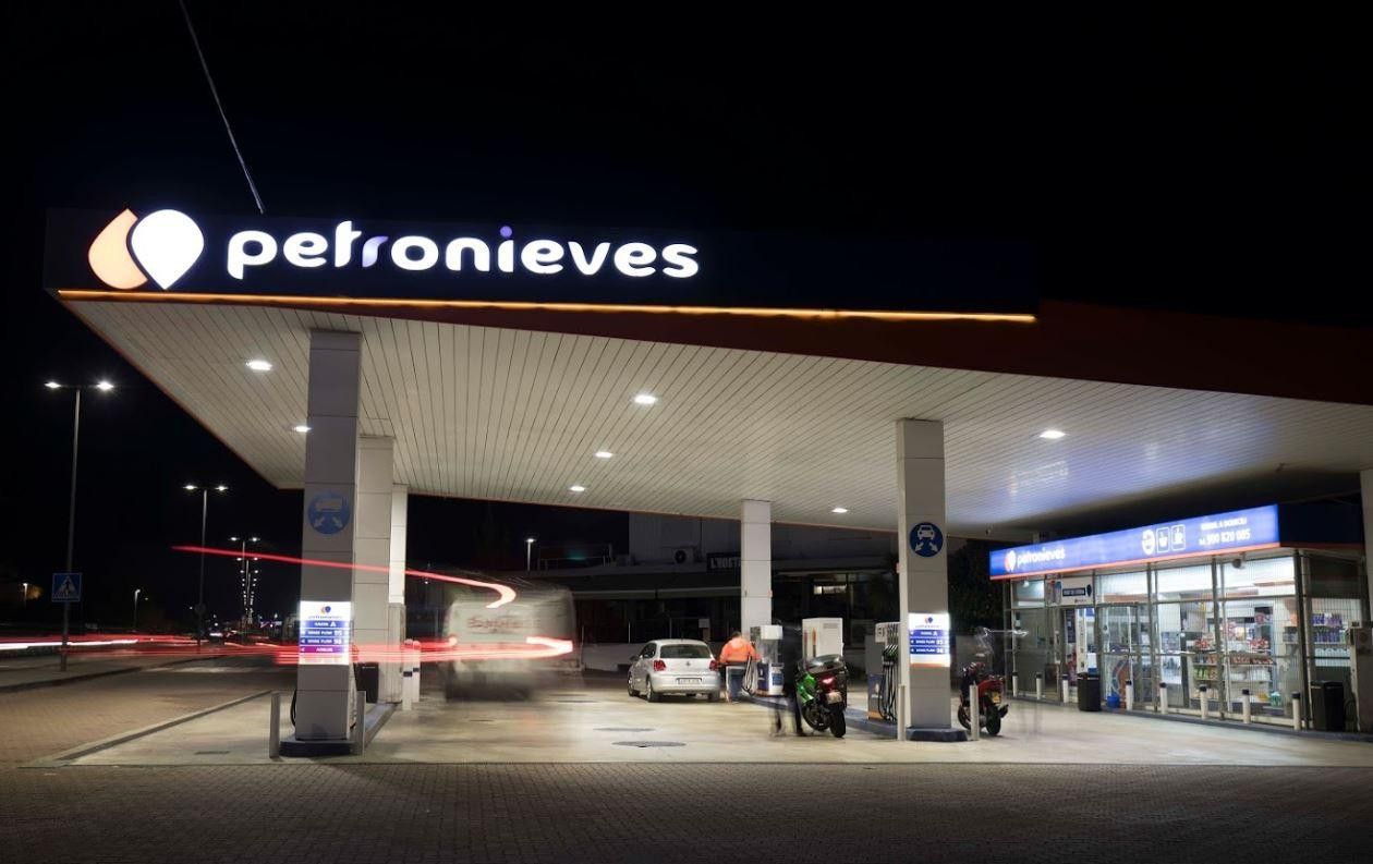 Estación de servicio de Petronieves / CG