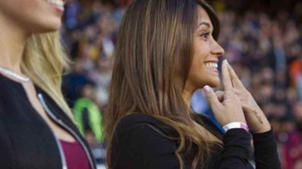 Antonella Roccuzzo en el Camp Nou / EFE