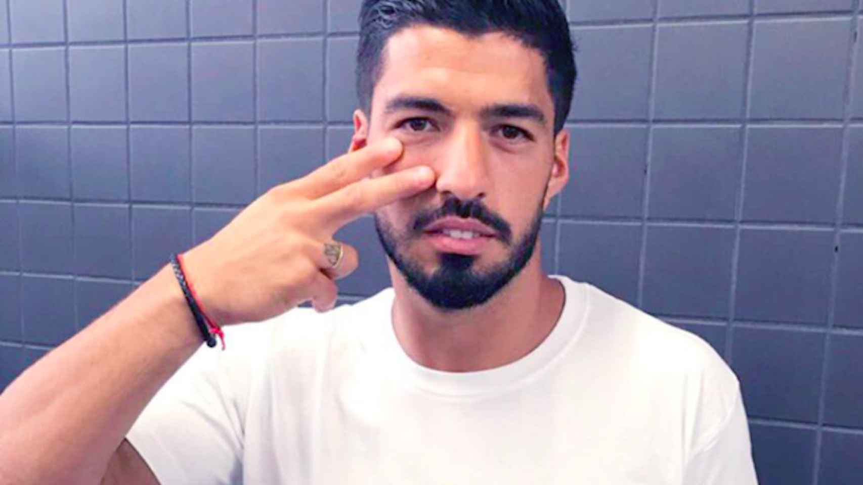 Una foto de Luis Suárez en una de las campañas contra el cáncer infantil / INSTAGRAM