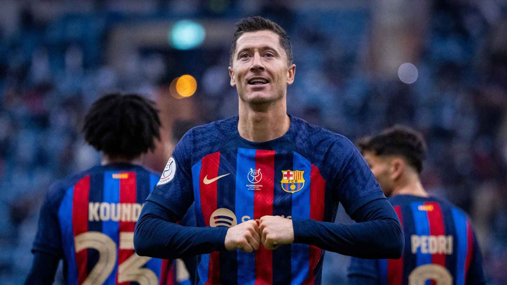 Lewandowski hace su característica celebración con el Barça / FCB