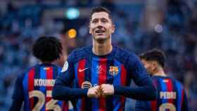 Lewandowski hace su característica celebración con el Barça / FCB